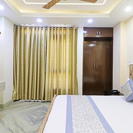 Hotel Samrat Residency 10 Mints Walking Distance Nizamuddin Railway Station Neu-Delhi Exterior foto