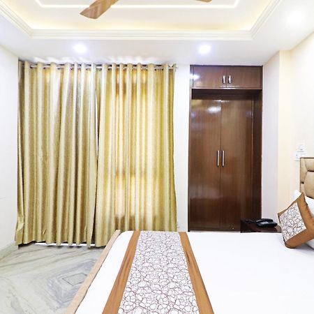 Hotel Samrat Residency 10 Mints Walking Distance Nizamuddin Railway Station Neu-Delhi Exterior foto