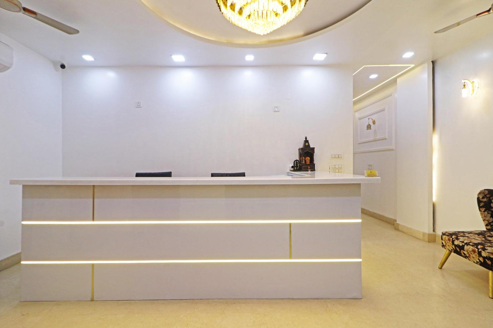 Hotel Samrat Residency 10 Mints Walking Distance Nizamuddin Railway Station Neu-Delhi Exterior foto