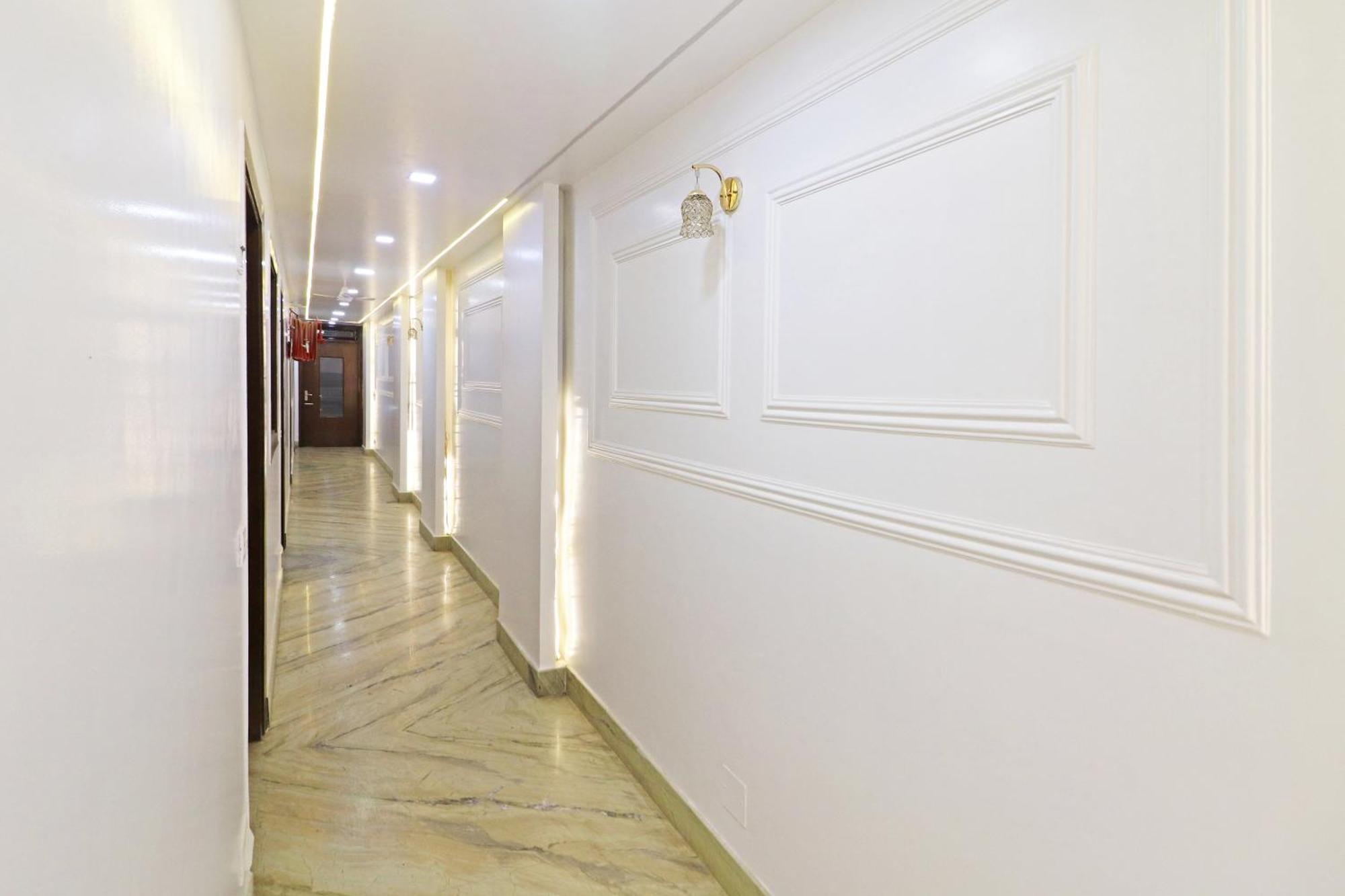Hotel Samrat Residency 10 Mints Walking Distance Nizamuddin Railway Station Neu-Delhi Exterior foto
