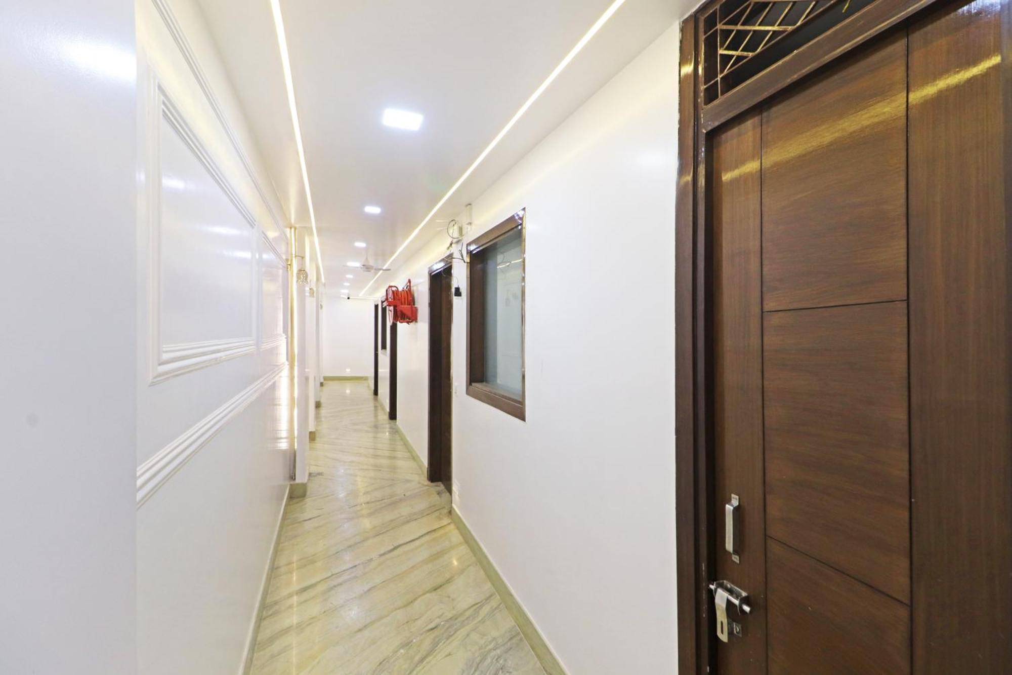 Hotel Samrat Residency 10 Mints Walking Distance Nizamuddin Railway Station Neu-Delhi Exterior foto