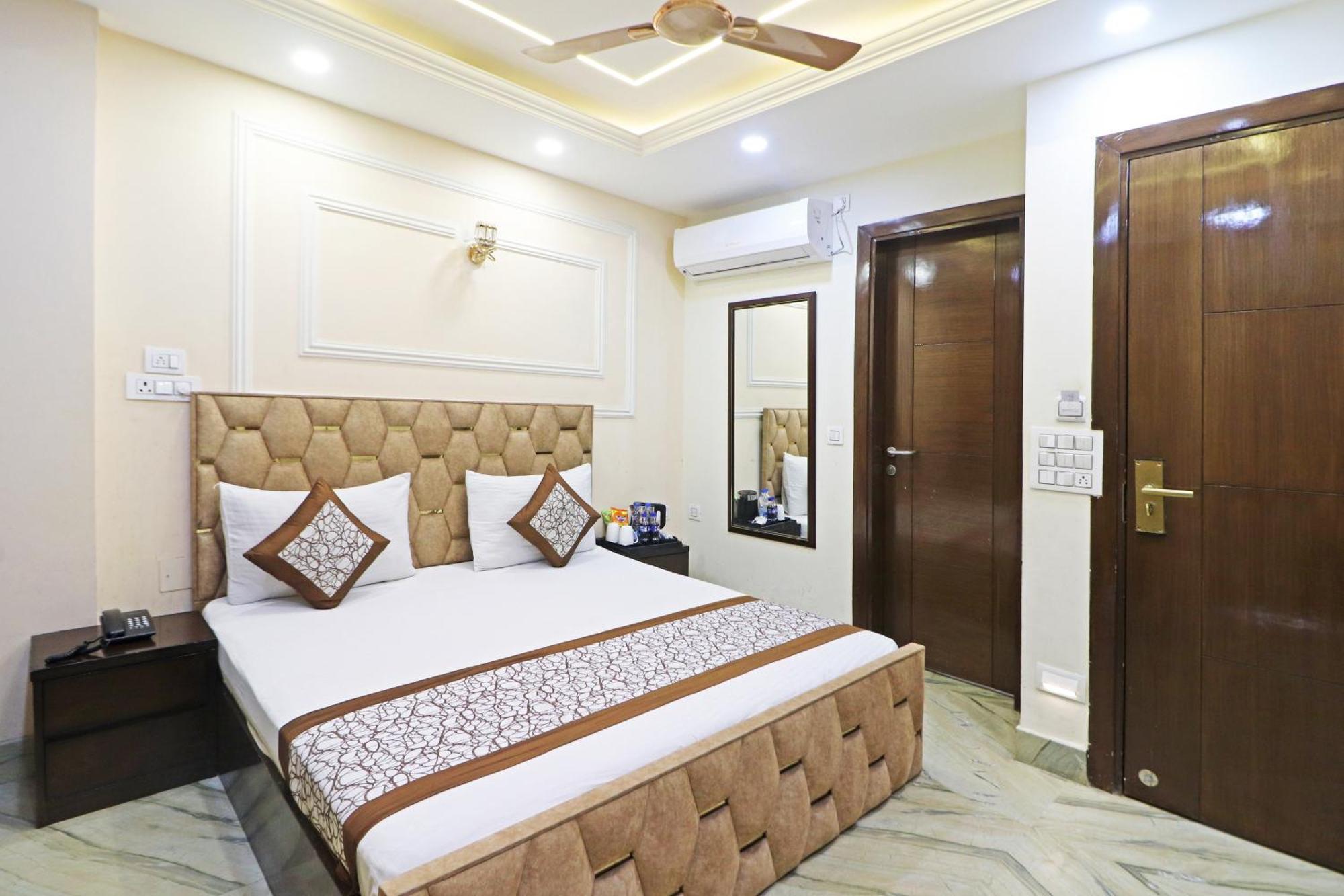 Hotel Samrat Residency 10 Mints Walking Distance Nizamuddin Railway Station Neu-Delhi Exterior foto