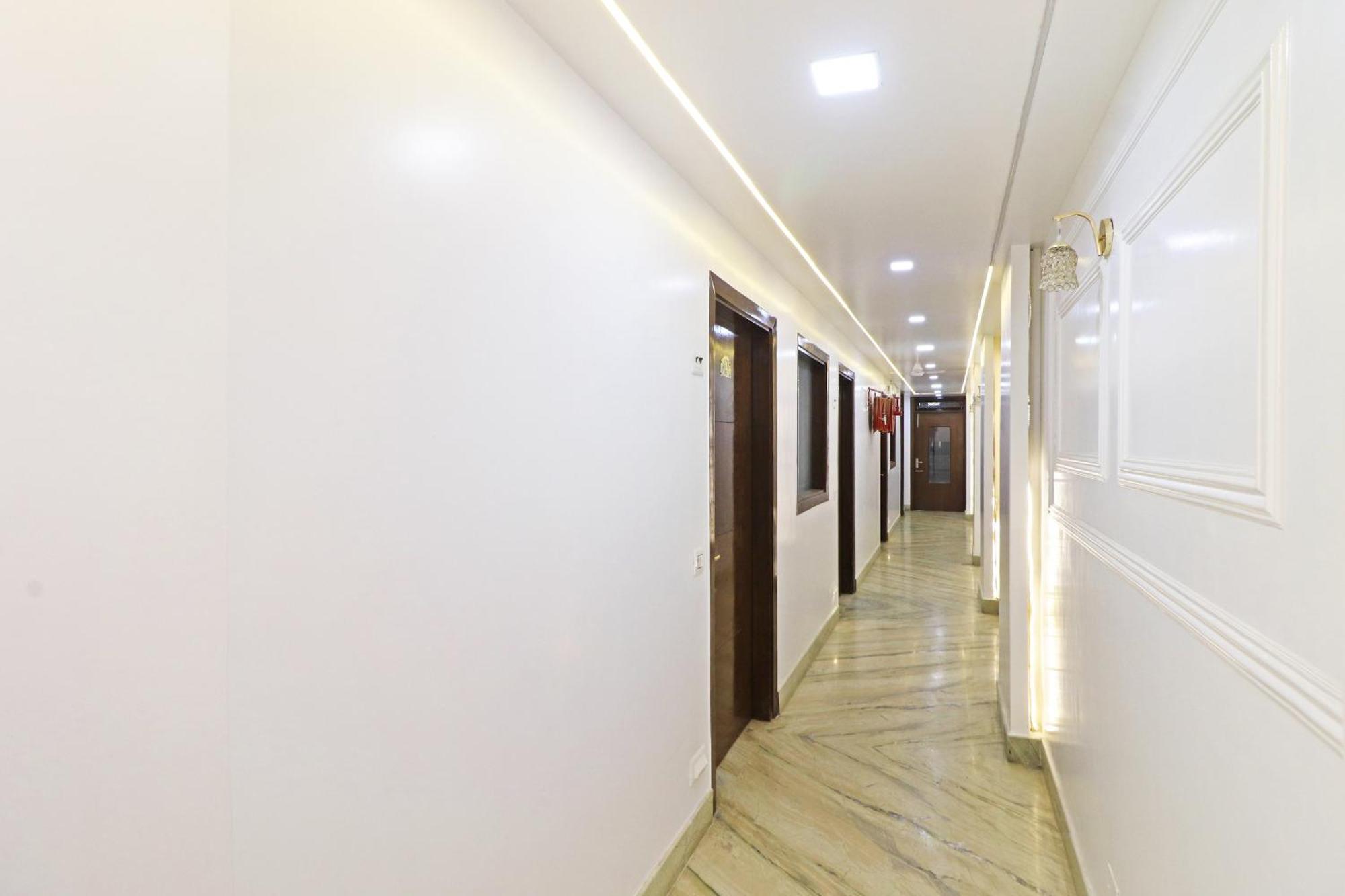 Hotel Samrat Residency 10 Mints Walking Distance Nizamuddin Railway Station Neu-Delhi Exterior foto