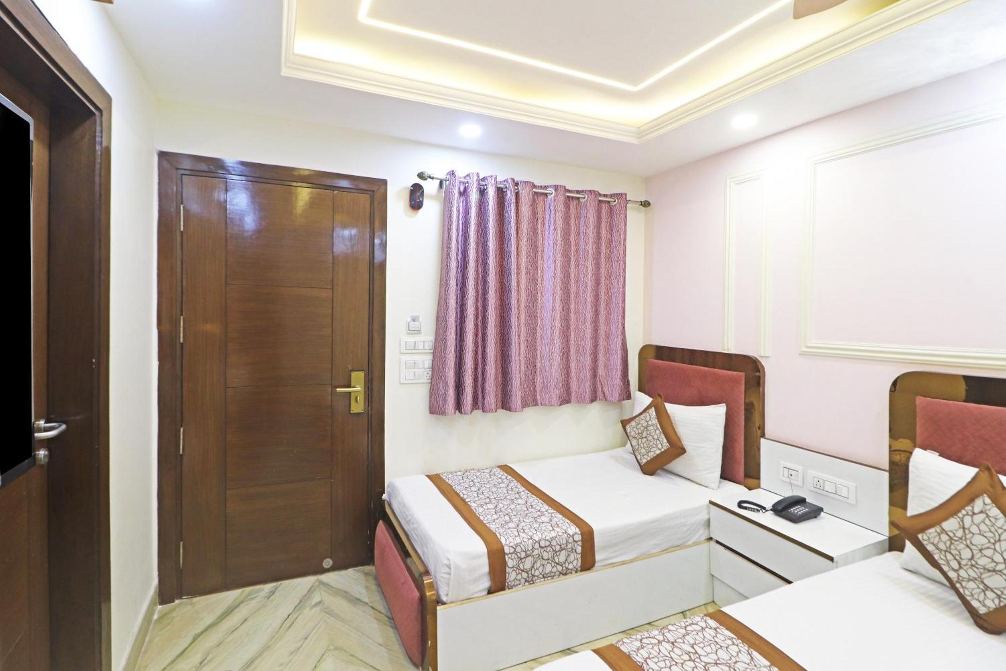 Hotel Samrat Residency 10 Mints Walking Distance Nizamuddin Railway Station Neu-Delhi Exterior foto