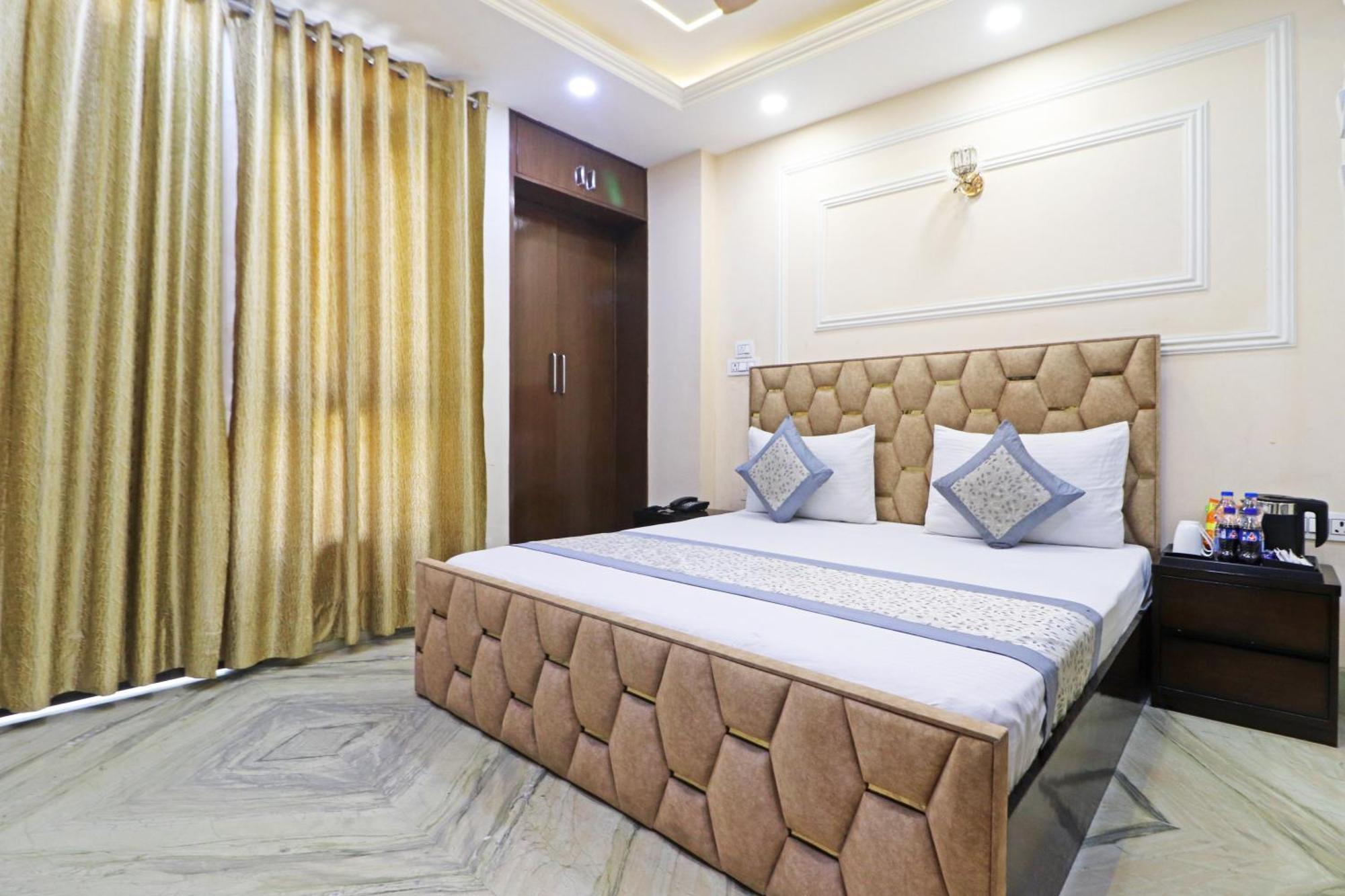 Hotel Samrat Residency 10 Mints Walking Distance Nizamuddin Railway Station Neu-Delhi Exterior foto