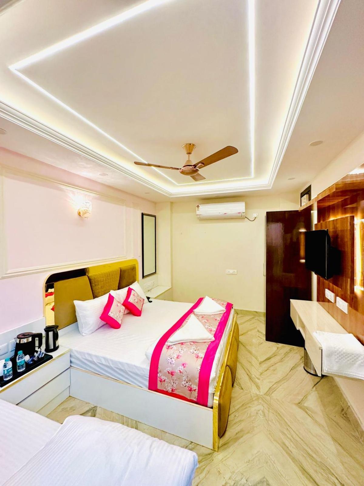 Hotel Samrat Residency 10 Mints Walking Distance Nizamuddin Railway Station Neu-Delhi Exterior foto