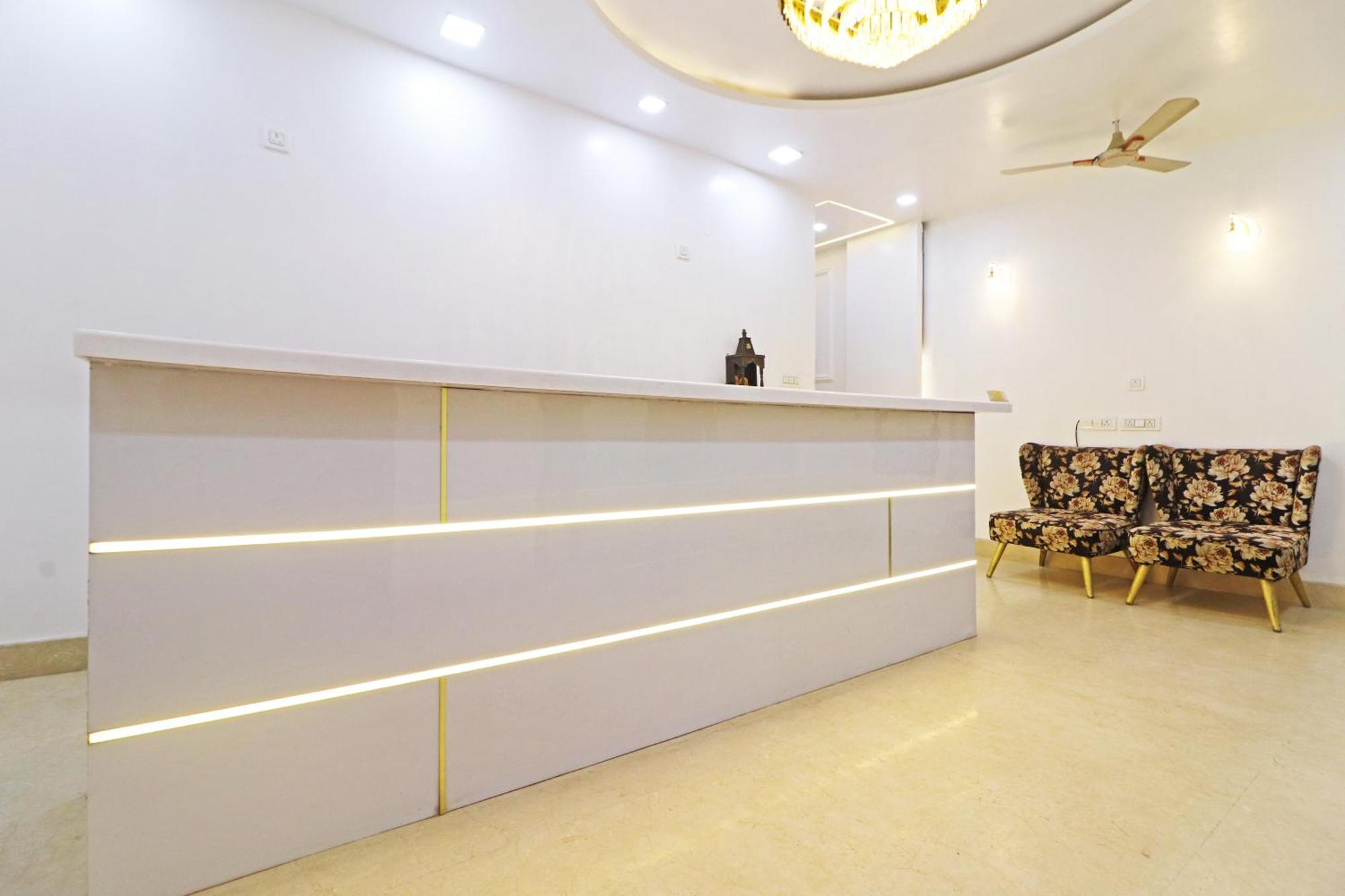 Hotel Samrat Residency 10 Mints Walking Distance Nizamuddin Railway Station Neu-Delhi Exterior foto