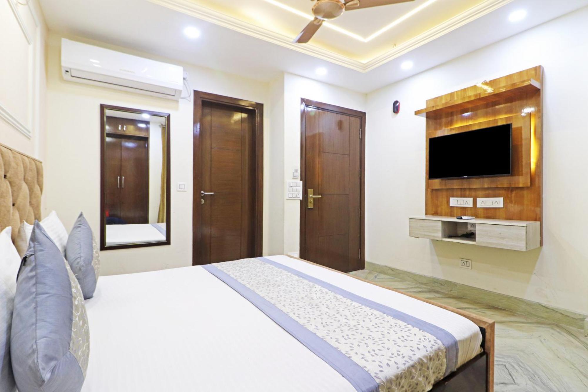 Hotel Samrat Residency 10 Mints Walking Distance Nizamuddin Railway Station Neu-Delhi Exterior foto