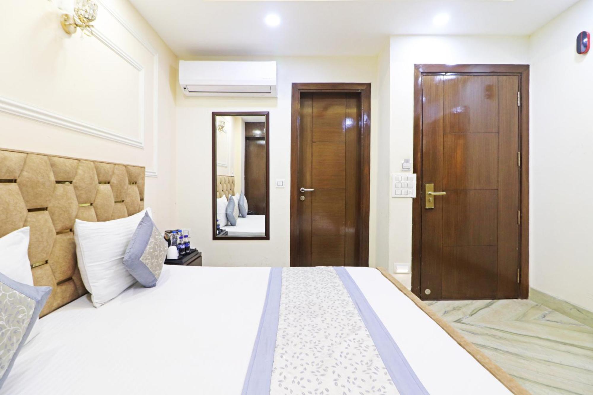 Hotel Samrat Residency 10 Mints Walking Distance Nizamuddin Railway Station Neu-Delhi Exterior foto
